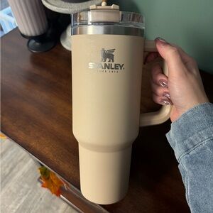 Stanley Beige Travel Mug *no straw*